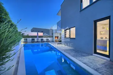 Villa 293 m², Strožanac - luxury gated community
