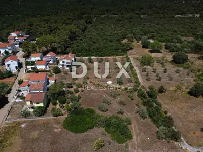 Baugrundstück in Sukošan, 350 m vom Meer und der Marina entfernt - 6