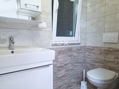 OTOK RAB, BANJOL - Dvoetažni stan s galerijom blizu mora - 4