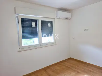 OTOK RAB, BANJOL - Dvoetažni stan s galerijom blizu mora - 12