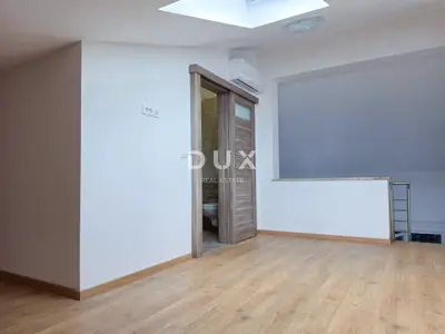OTOK RAB, BANJOL - Dvoetažni stan s galerijom blizu mora - 3