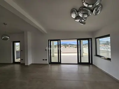 Jezera - penthouse s pogledom na more - 2