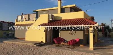 Haus 240 m², Zadar, 10 m vom Meer und Meerblick