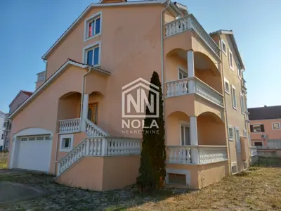 House 807 m², Vodice-Srima - 16 rooms and yard - 11