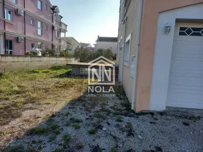 House 807 m², Vodice-Srima - 16 rooms and yard - 14