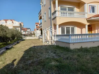 House 807 m², Vodice-Srima - 16 rooms and yard - 5