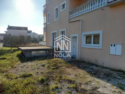 House 807 m², Vodice-Srima - 16 rooms and yard - 15