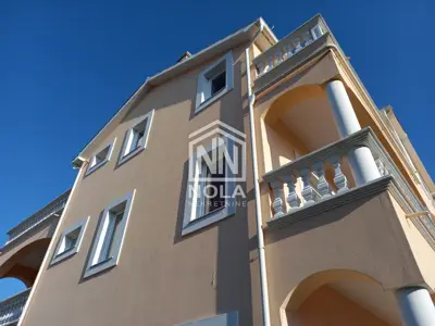 House 807 m², Vodice-Srima - 16 rooms and yard - 7
