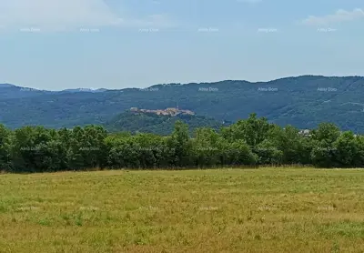 Građevinsko zemljište 1 374 m², Buzet - pogled na stari grad