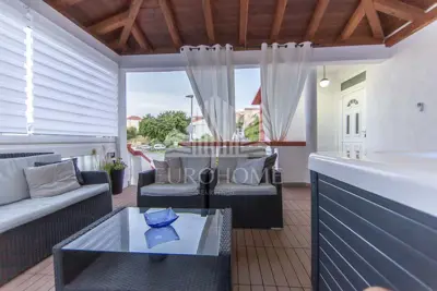 Apartmanska nekretnina 115,85 m², Sali - uhodan turistički posao