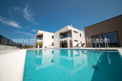 House with a pool, Vrsi near Zadar - 4 apartments - 12