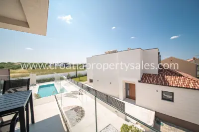 House with a pool, Vrsi near Zadar - 4 apartments - 4
