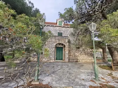 House 468 m², Tisno, first row to the sea