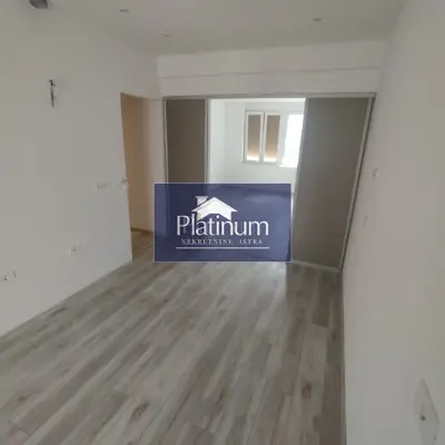 Stan 73 m², Pula Centar - renoviran i balkon - 10
