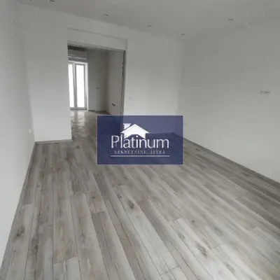 Stan 73 m², Pula Centar - renoviran i balkon - 7