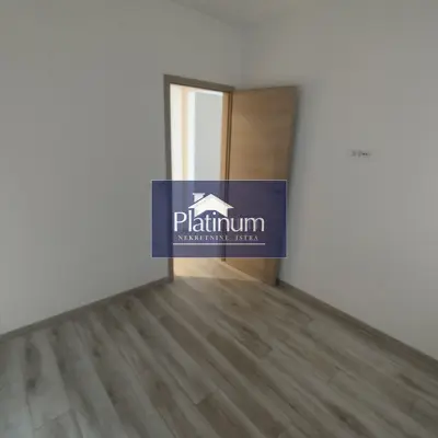 Stan 73 m², Pula Centar - renoviran i balkon - 15