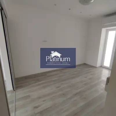 Stan 73 m², Pula Centar - renoviran i balkon