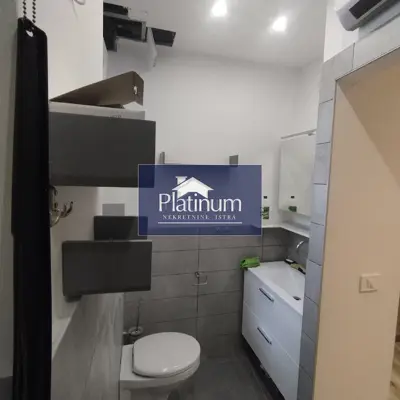 Stan 73 m², Pula Centar - renoviran i balkon - 19