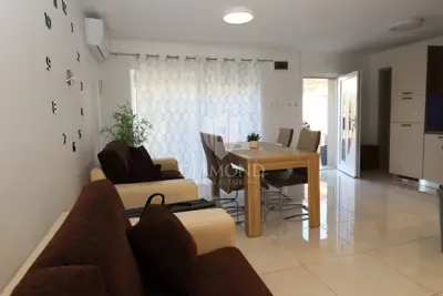 Stan, Pula Centar, 3 spavaće sobe i terasa - 2