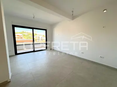 Sunny two-bedroom apartment with roof terrace (64 m²) - 2 min from the beach, Okrug Gornji - 2
