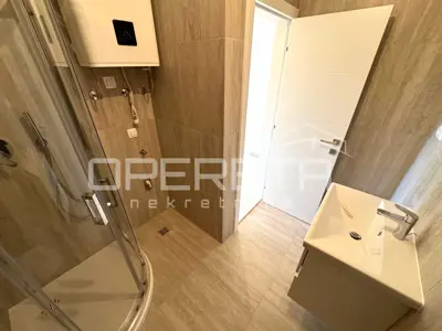 Sunny two-bedroom apartment with roof terrace (64 m²) - 2 min from the beach, Okrug Gornji - 11