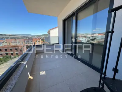 Sunny two-bedroom apartment with roof terrace (64 m²) - 2 min from the beach, Okrug Gornji - 4