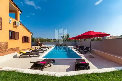 Pula, prostrana Villa sa bazenom i jacuzzijem - 7
