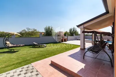 Pula, prostrana Villa sa bazenom i jacuzzijem - 12