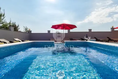 Pula, prostrana Villa sa bazenom i jacuzzijem - 8