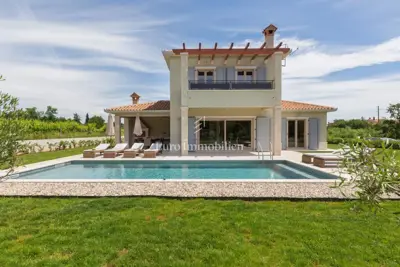 Kuća 170 m², Labin - bazen i okućnica 1.298 m²