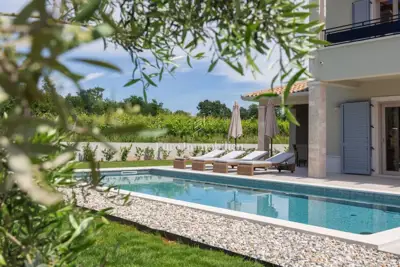 House 170 m², Labin - pool and yard 1,298 m² - 2