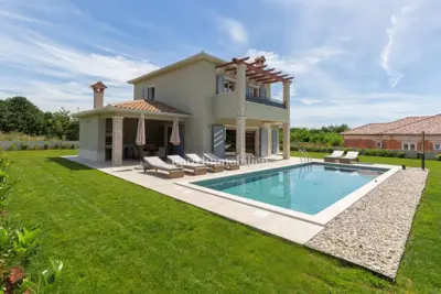 House 170 m², Labin - pool and yard 1,298 m² - 3