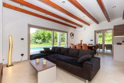 House 170 m², Labin - pool and yard 1,298 m² - 9