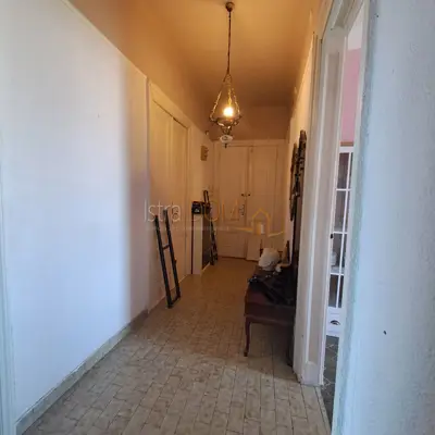 Stan 96 m², Pula Centar - 3 spavaće sobe i terasa - 8