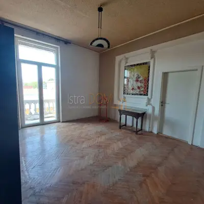 Stan 96 m², Pula Centar - 3 spavaće sobe i terasa - 5