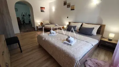 Haus 170 m², Križišće - Pool und Jacuzzi - 9