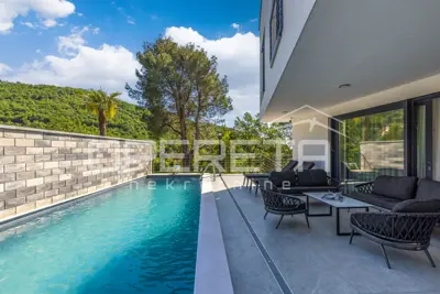 House for sale in Mošćenička Draga, 250 m²