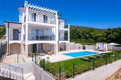 Vila 170 m², Sveti Lovreč Labinski - pogled na more i bazen