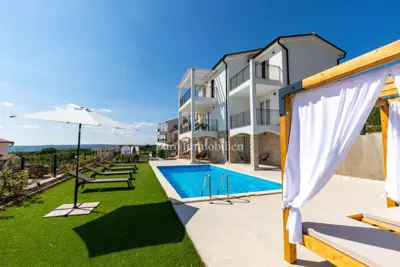 Vila 170 m², Sveti Lovreč Labinski - pogled na more i bazen - 2