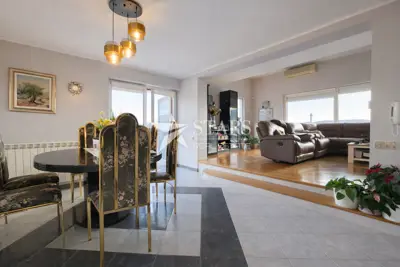Haus zum Kauf in Škurinje, 240 m²