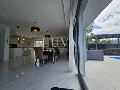 Villa 380 m², Koprivno - Pool und Panoramablick - 22