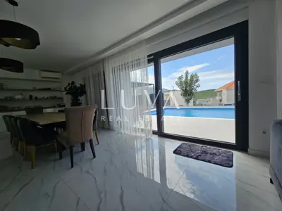 Villa 380 m², Koprivno - Pool und Panoramablick - 21