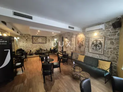 Commercial space 152 m², Rovinj - historical core