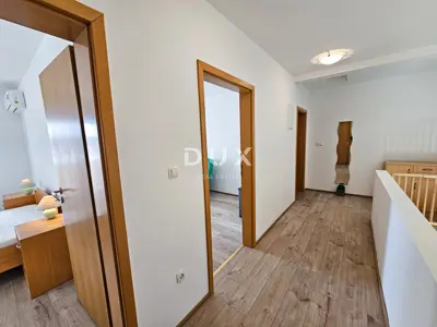 House 214 m², Barbat na Rabu - 100 m from the sea and boat moorings - 16