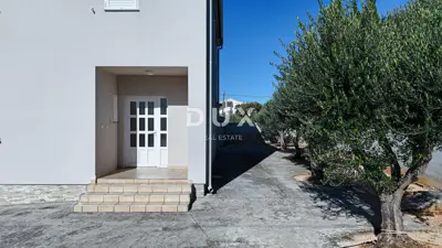 House 214 m², Barbat na Rabu - 100 m from the sea and boat moorings - 5