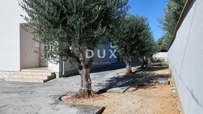 House 214 m², Barbat na Rabu - 100 m from the sea and boat moorings - 4