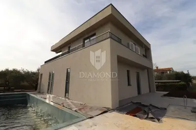 House 510 m², Poreč - heated pool and garden area - 7