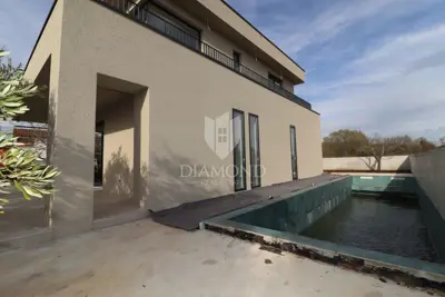 Haus zum Kauf in Poreč, 167 m²