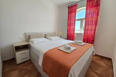 Dvosobni apartman s pogledom na more - 7