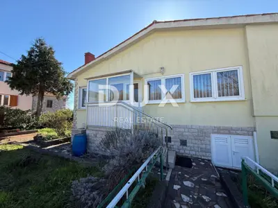 House 240 m², Labin - near the center and two apartments - 7